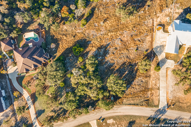 Listing photo id 9 for 420 Havasu Pt