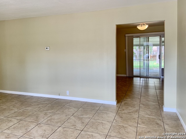 Listing photo id 2 for 4619 Cambray