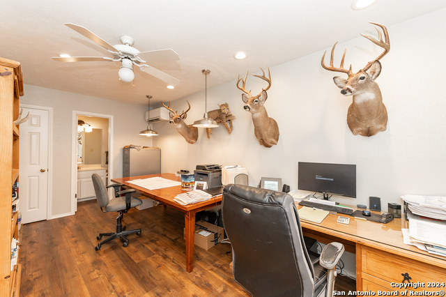 Listing photo id 25 for 15600 Ranch Road 12