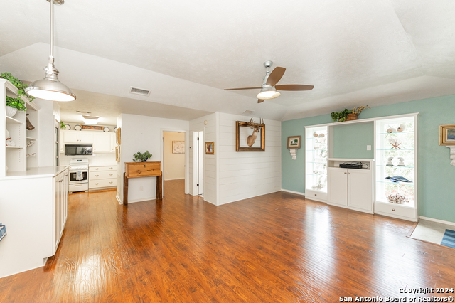 Listing photo id 31 for 15600 Ranch Road 12