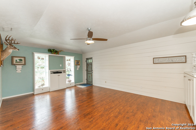 Listing photo id 32 for 15600 Ranch Road 12