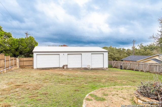 Listing photo id 43 for 15600 Ranch Road 12