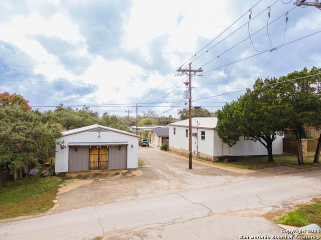 Listing photo id 47 for 15600 Ranch Road 12