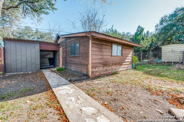 Listing photo id 24 for 582 Orbit Dr