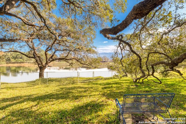 Image 28 of 42 For 633 Live Oak