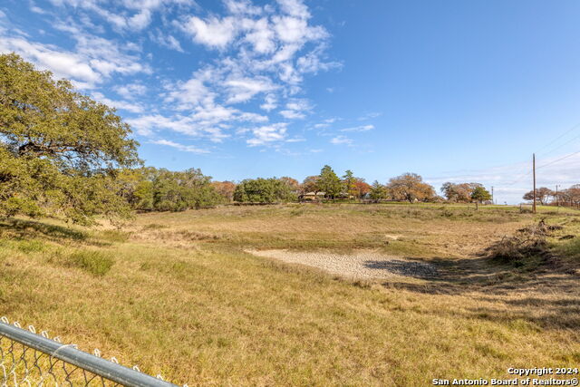 Image 29 of 42 For 633 Live Oak