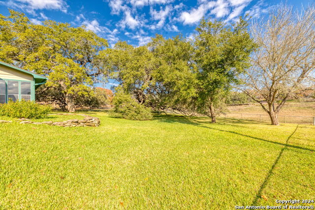 Image 32 of 42 For 633 Live Oak