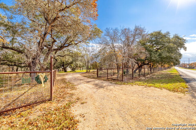 Image 40 of 42 For 633 Live Oak