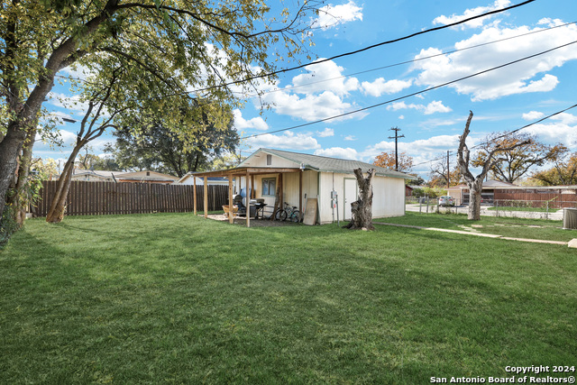 Image 19 of 20 For 2558 Huisache Ave W