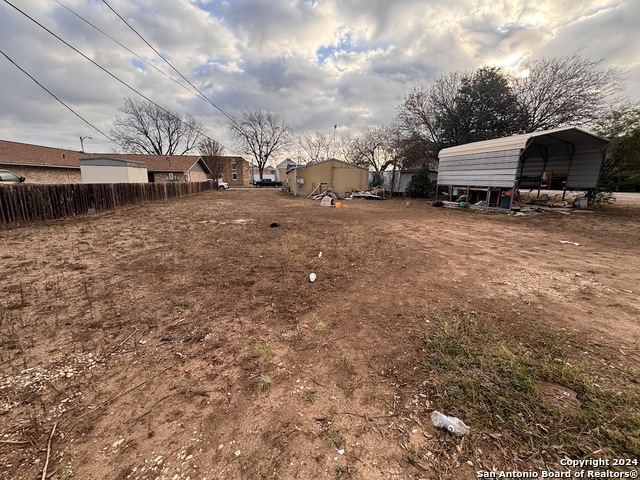 Listing photo id 2 for 513 Center St N