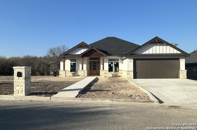 Listing Details for 231 Country Club Ln., Uvalde, TX 78801