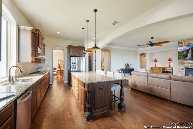 Listing photo id 9 for 8206 Winecup Hill