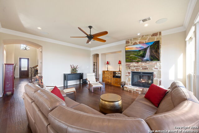 Listing photo id 10 for 8206 Winecup Hill