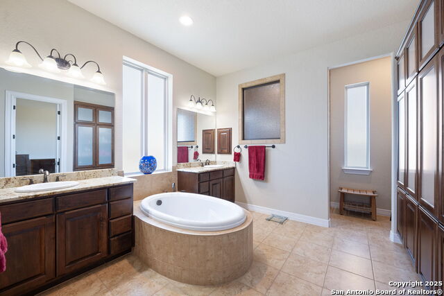 Listing photo id 12 for 8206 Winecup Hill