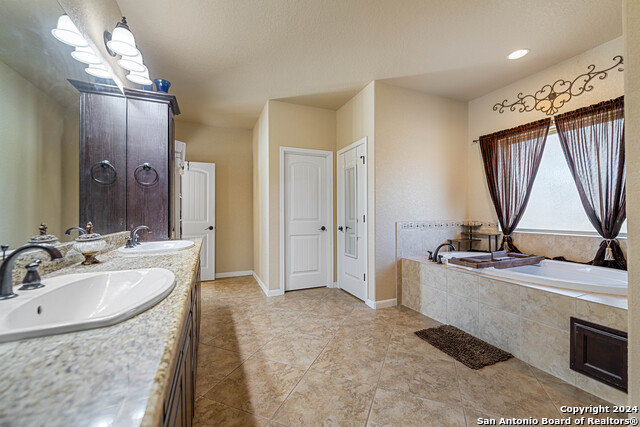 Image 4 of 27 For 129 Abrego Crossing S