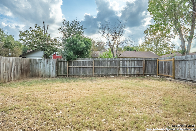 Listing photo id 13 for 14309 Brook Hollow Blvd