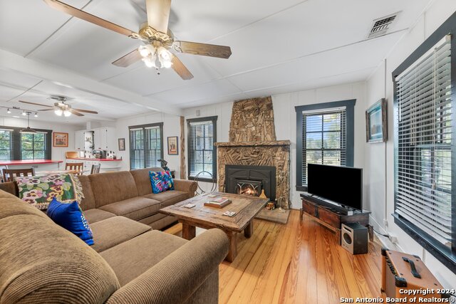 Listing photo id 23 for 2041 Fm 1340