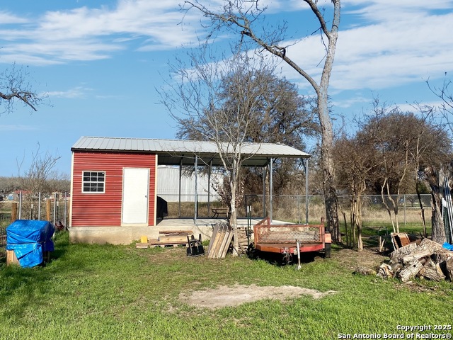 Image 2 of 7 For 909 Goliad Rd