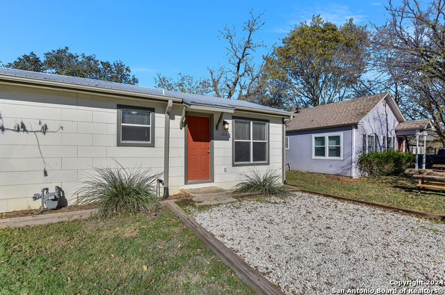 Listing photo id 12 for 1018 Mead Street