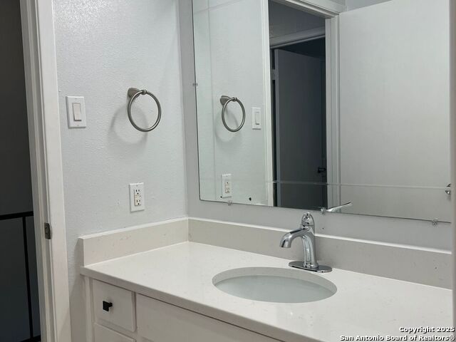 Image 12 of 14 For 6427 Wurzbach Rd  47