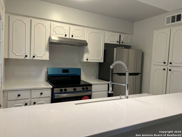 Image 3 of 14 For 6427 Wurzbach Rd  47