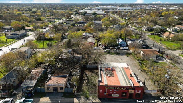 Listing photo id 11 for 2112 Guadalupe St