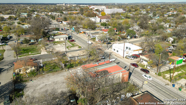 Listing photo id 12 for 2112 Guadalupe St