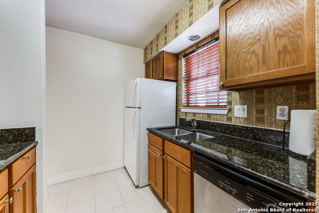 Image 13 of 25 For 13018 Heimer Rd  210
