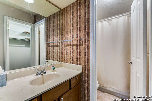 Image 17 of 25 For 13018 Heimer Rd  210