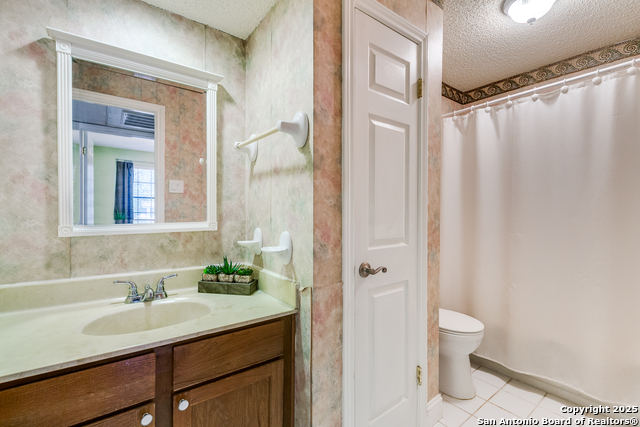 Image 21 of 25 For 13018 Heimer Rd  210