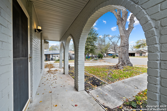 Image 8 of 36 For 5402 Eaglewood St