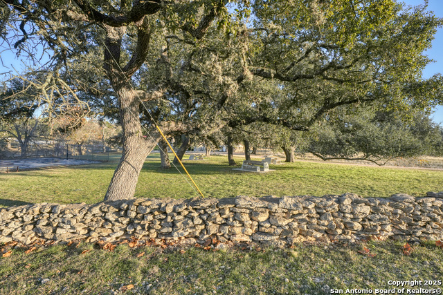 Image 12 of 33 For 137 Falling Oak Dr