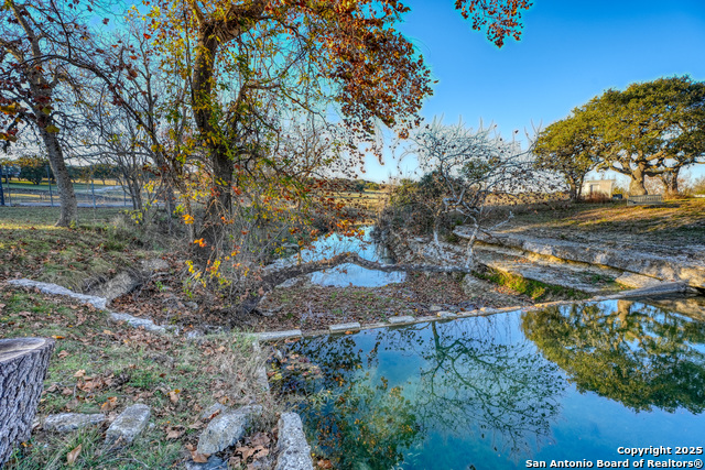 Image 19 of 33 For 137 Falling Oak Dr