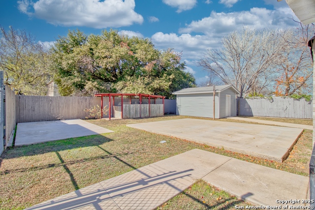 Listing photo id 11 for 2431 Holly Hill