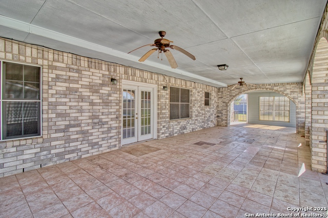 Listing photo id 16 for 2431 Holly Hill