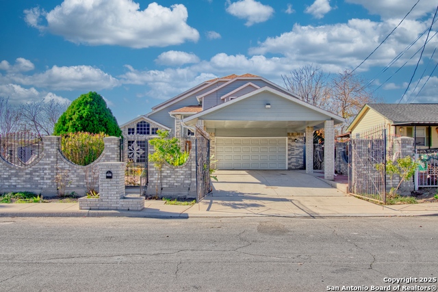 Listing photo id 3 for 2431 Holly Hill