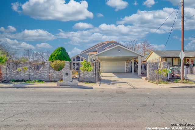 Listing photo id 4 for 2431 Holly Hill