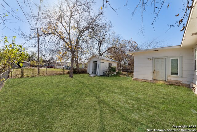 Listing photo id 14 for 154 Ferris Ave