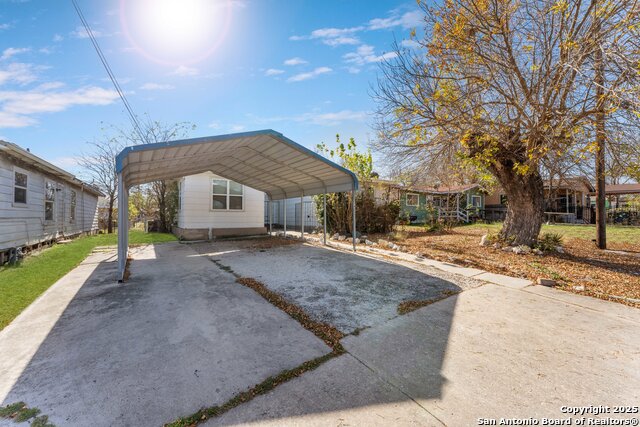 Listing photo id 0 for 154 Ferris Ave