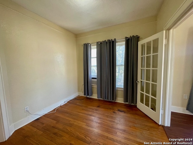 Listing photo id 2 for 438 Fulton  4