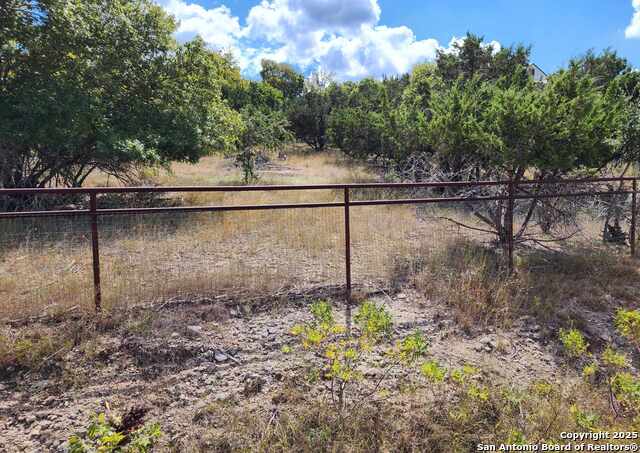 Listing photo id 4 for 210 Indian Trail