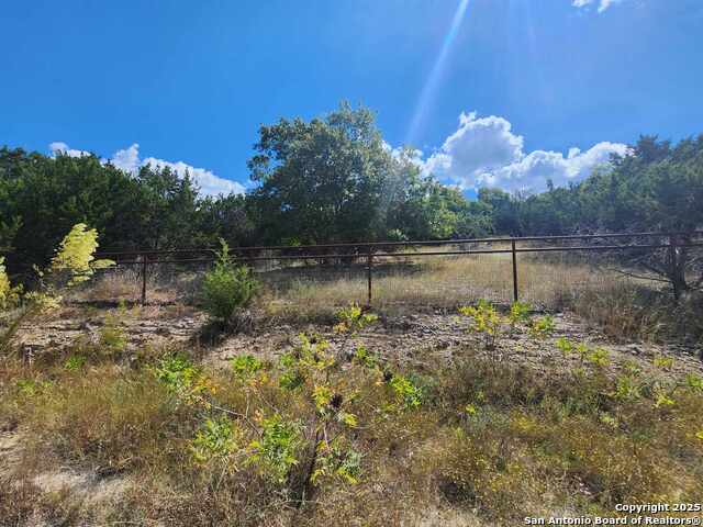 Listing photo id 5 for 210 Indian Trail