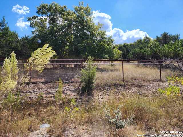 Listing photo id 6 for 210 Indian Trail