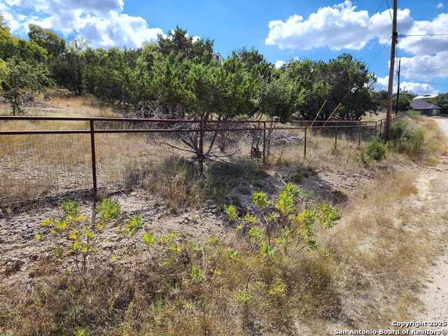 Listing photo id 7 for 210 Indian Trail