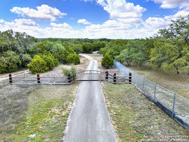 Image 2 of 13 For 1601 Springwood Dr