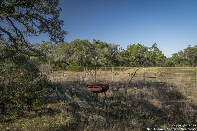 Listing photo id 19 for 6511 Fm 311  