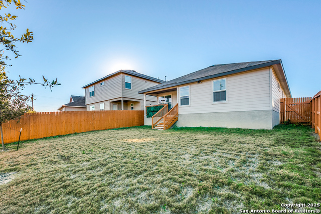 Listing photo id 23 for 4712 Sulphur Trace