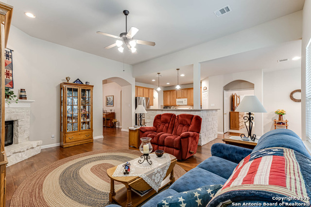 Listing photo id 13 for 9510 Tioga Cv