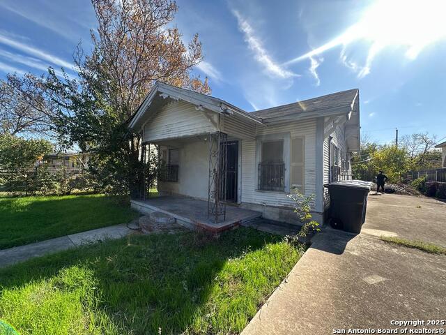 Details for 3718 W Travis St, San Antonio, TX 78207