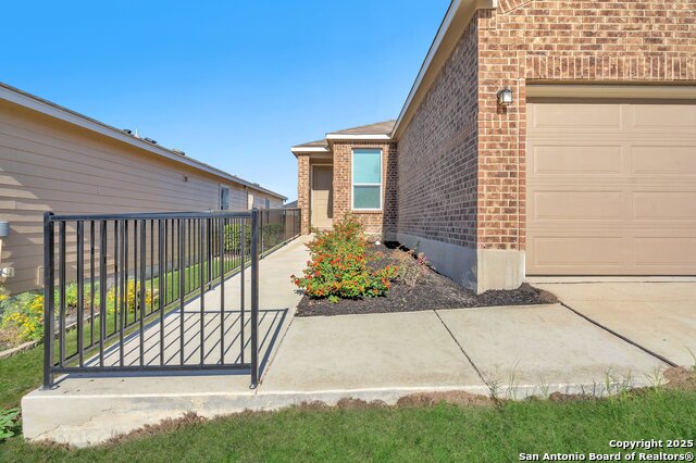 Listing photo id 2 for 8321 Kinclaven Ct